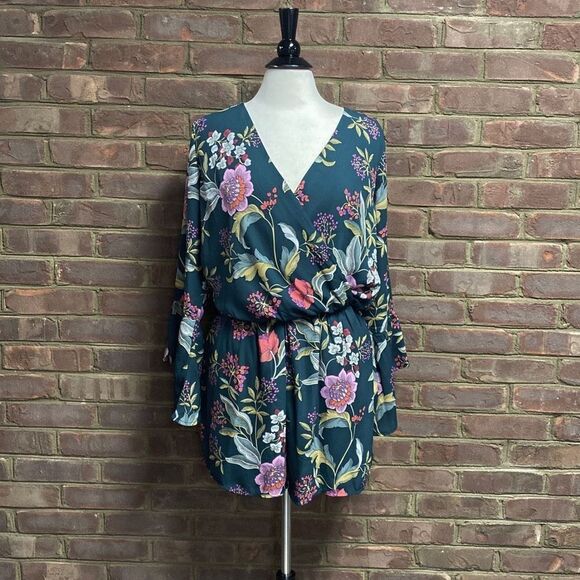 Charlotte Russe Green Floral Bell Sleeve Romper Size Large New - Picture 3 of 9